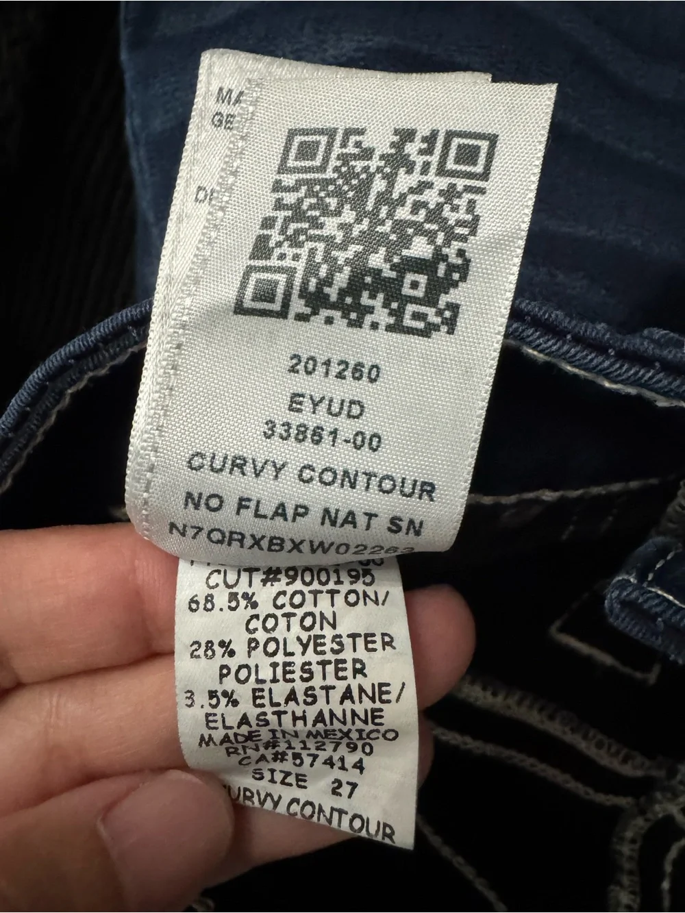 True Religion Dark Blue Skinny Jeans with White Stitching.Size 27. Inseam 27in.